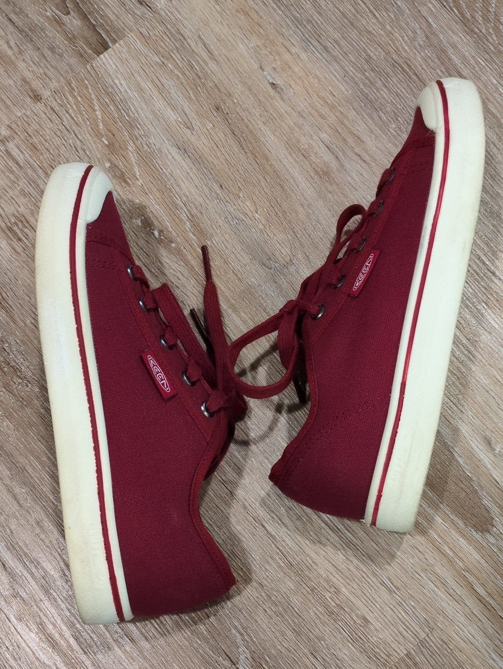 ❤️😎⚡️Keen Women's Canvas Lace-Up Sneaker in Burgundy/Maroon & Cream size 7❤️😎⚡ - Picture 8 of 10